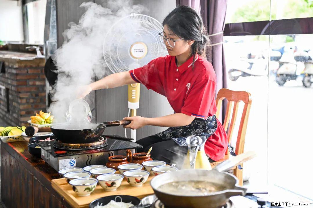 全网追的“扁担女孩”，找了一份暑假工，时薪12元 - 聊城生活资讯 - 聊城28生活网 lc.28life.net